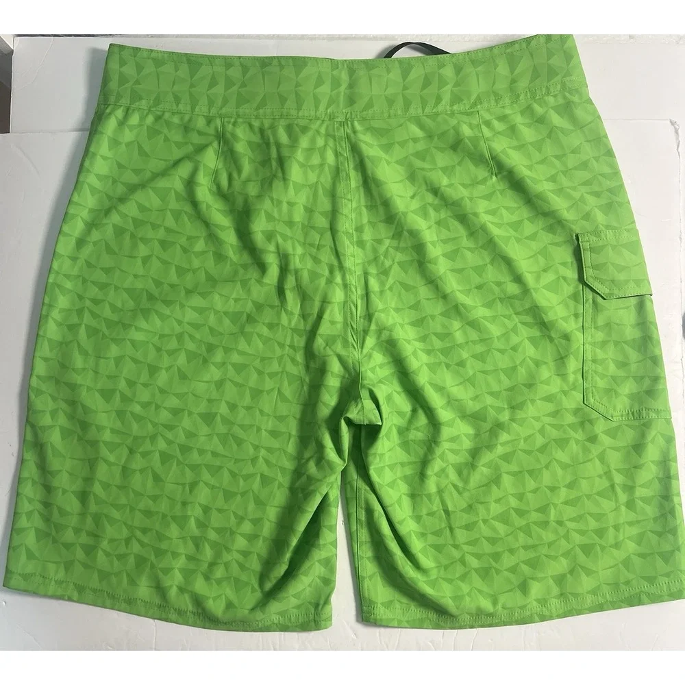 Under Armour Board Shorts Green Geometric Men's Size 34 Drawstring Pockets